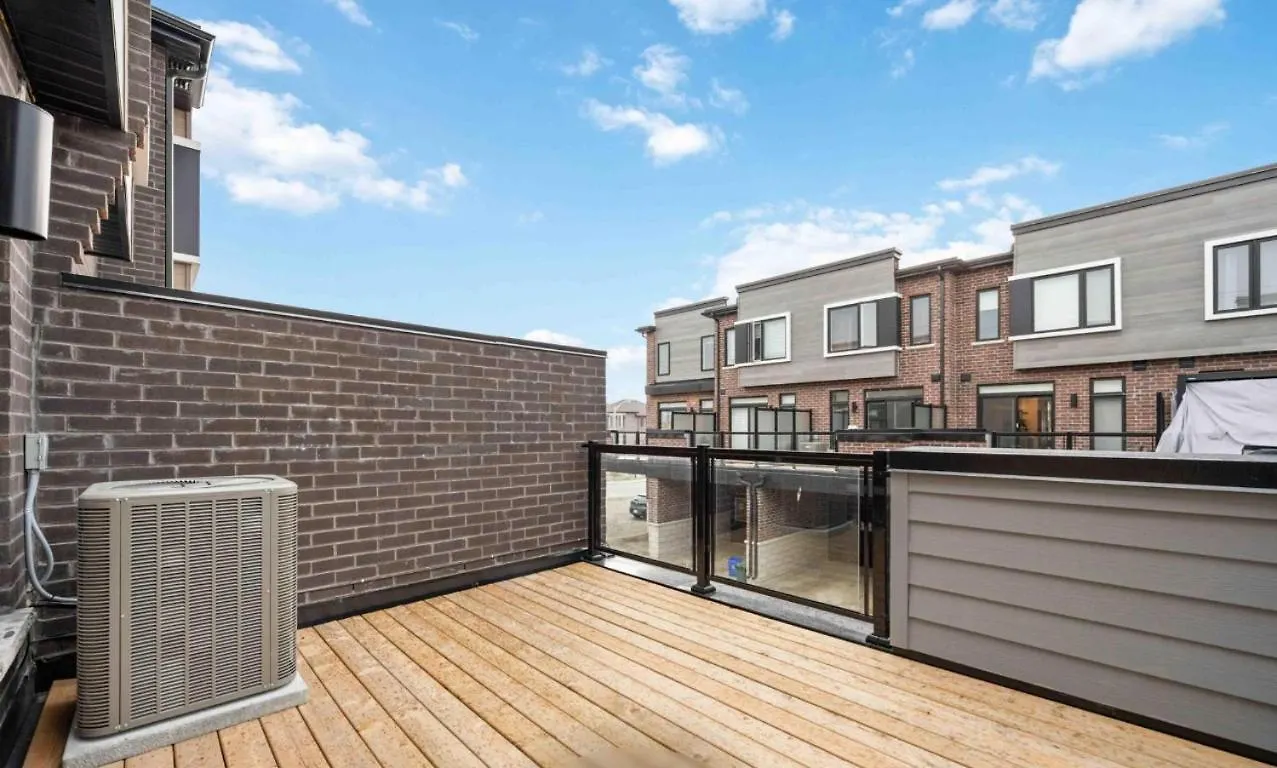 Pine Private Room With 2-Shared Bathrooms In Toronto, On, Canada Canadá