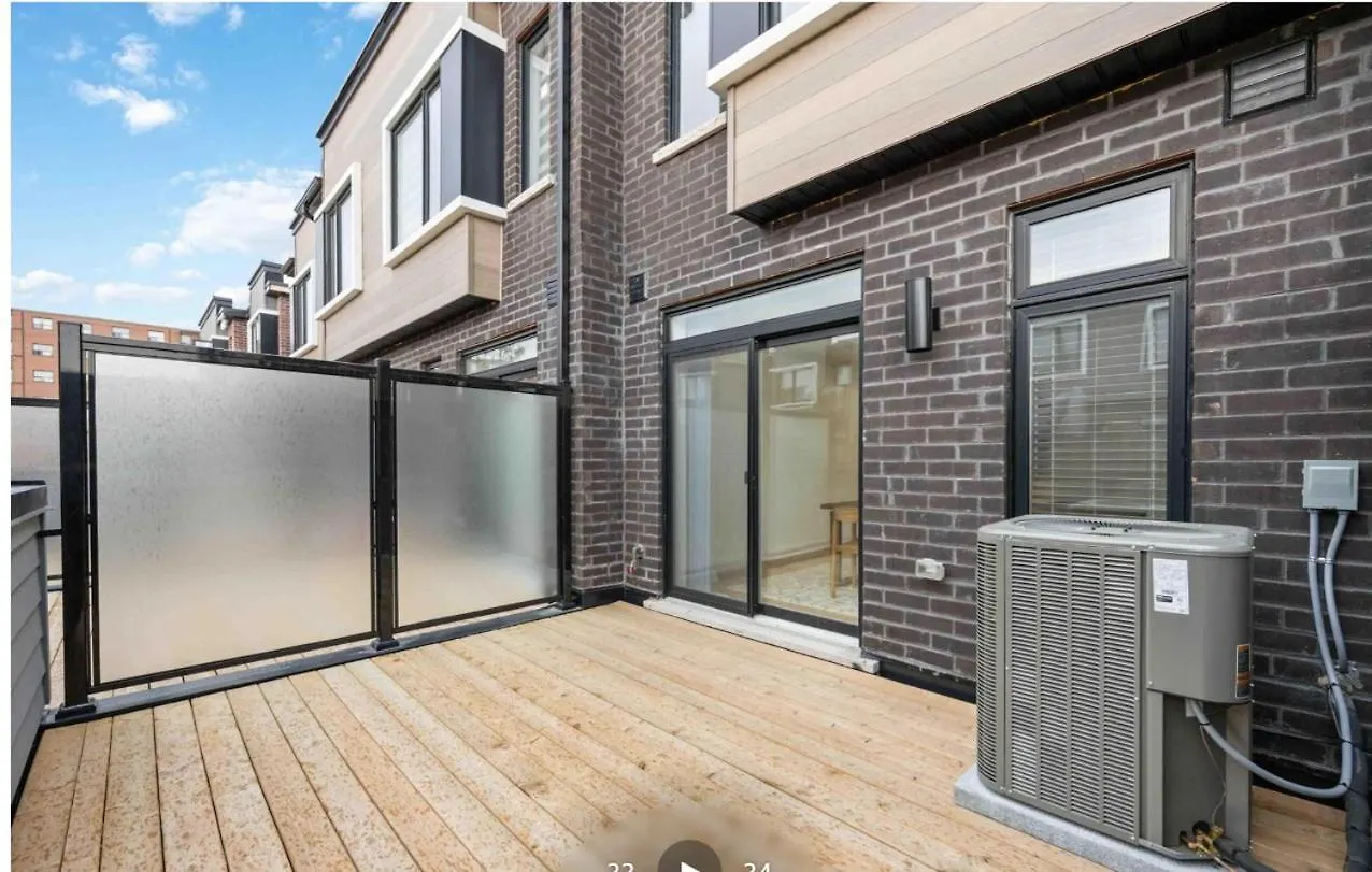 Casa de hóspedes Pine Private Room With 2-Shared Bathrooms In Toronto, On, Canada